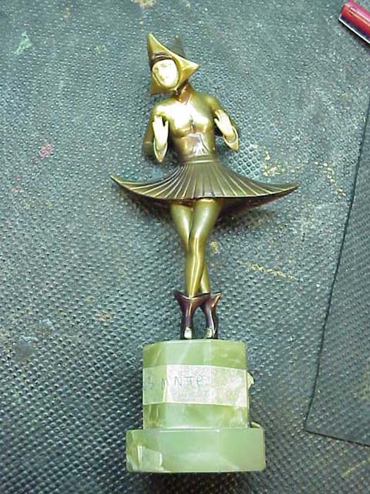 94M Danza cosmica. 23x10cm. Bronce y marfil