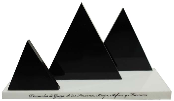 08 Piramides Faraones- metacrilato 22x8x15cm.